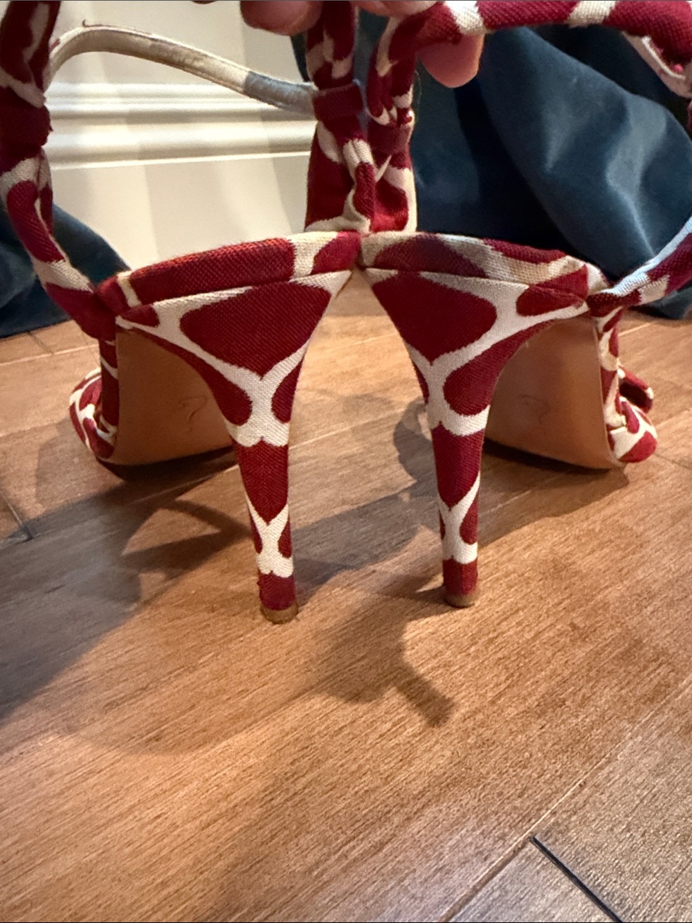 Moschino Red and Cream Knotted Ankle-Strap Heels 9.5 - Picture 4 of 10